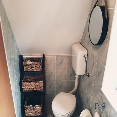 Nyaraló Kuca Gric, *